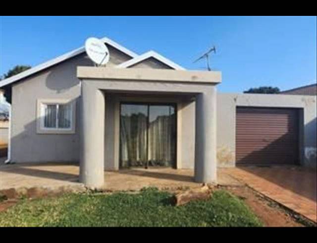 3 BEDROOM HOUSE FOR SALE IN VILLA LIZA